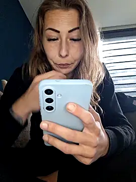 dewimp1 online show from 04/05/26, 12:13