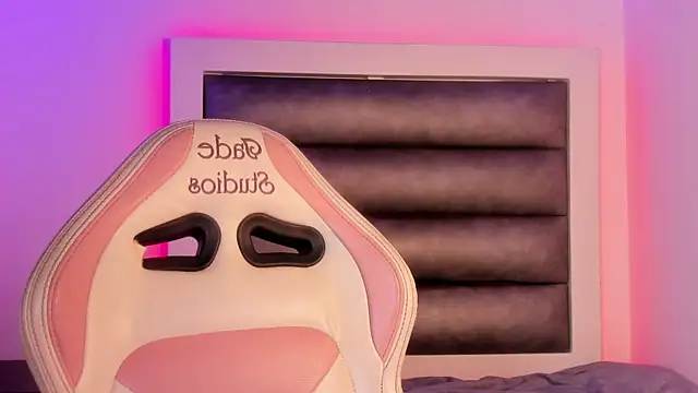 adhalee js online show from 04/14/26, 08:15