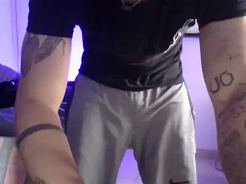 Snapshot of MRdxxx444 chatting on 04/11/26, 05:06 MRdxxx444 online show from 04/11/26, 05:06