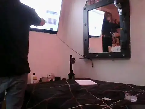 Snapshot of MRdxxx444 chatting on 04/15/26, 05:42 MRdxxx444 online show from 04/15/26, 05:42