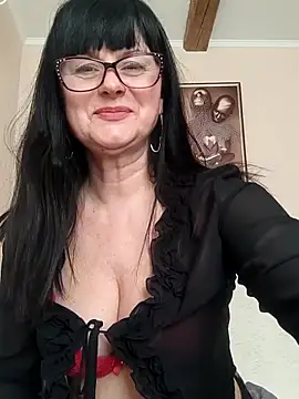 Snapshot of AliceSwan57 chatting on 02/02/26, 11:42 AliceSwan57 online show from 02/02/26, 11:42