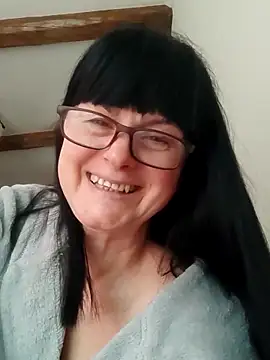 Snapshot of AliceSwan57 chatting on 05/20/26, 03:07 AliceSwan57 online show from 05/20/26, 03:07