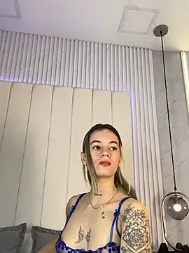 JuliaColemann online show from 03/18/26, 12:08