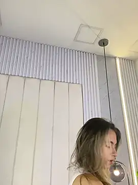 JuliaColemann online show from 05/13/26, 12:02