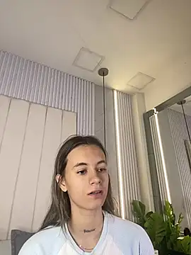 JuliaColemann online show from 05/20/26, 12:00