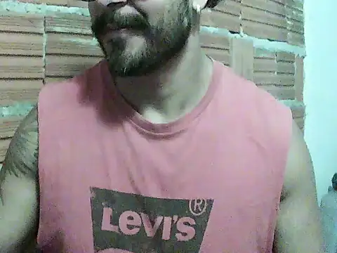 Snapshot of moreno18rn chatting on 04/28/26, 12:43 moreno18rn online show from 04/28/26, 12:43