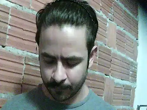 Snapshot of moreno18rn chatting on 05/15/26, 03:08 moreno18rn online show from 05/15/26, 03:08