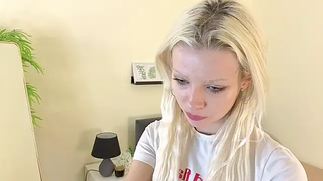 Snapshot of Naomi_Demio chatting on 02/06/26, 02:53 Naomi Demio online show from 02/06/26, 02:53