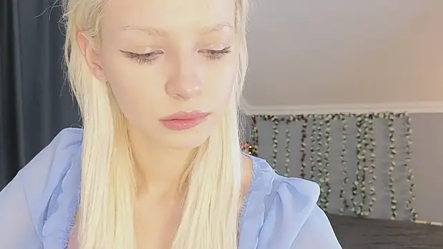 Naomi Demio online show from 04/18/26, 12:42