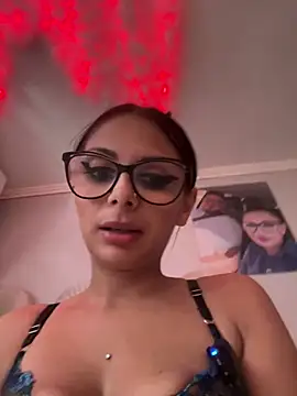 HiddendesireXO01 online show from 06/03/26, 09:45