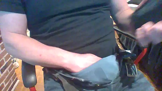 Snapshot of ludowrss chatting on 02/19/26, 11:56 ludowrss online show from 02/19/26, 11:56