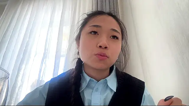 SweetMiaXO online show from 03/18/26, 04:26