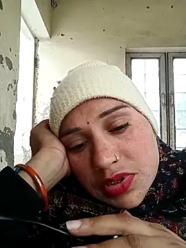 Cute-karisma1234 online show from 02/03/26, 03:59