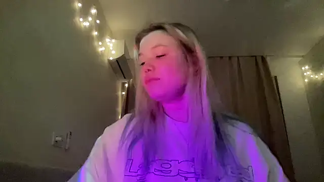 Lulu Di online show from 03/18/26, 10:02