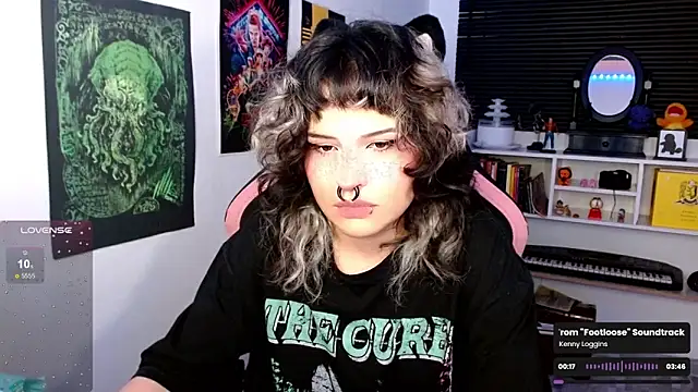 Snapshot of neena_nyx_ chatting on 05/27/26, 03:25 neena nyx online show from 05/27/26, 03:25