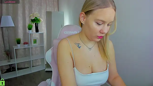 Snapshot of Vanessa_Harr1s chatting on 02/21/26, 02:01 Vanessa Harr1s online show from 02/21/26, 02:01