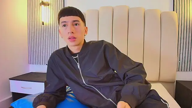 lian cameron online show from 04/10/26, 03:56