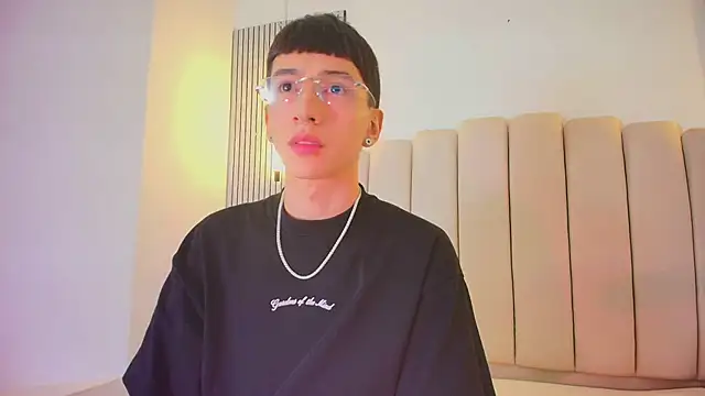 lian cameron online show from 04/22/26, 03:53