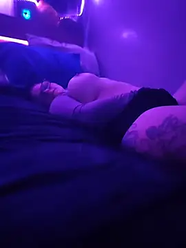 LyricRose85 online show from 04/28/26, 04:06