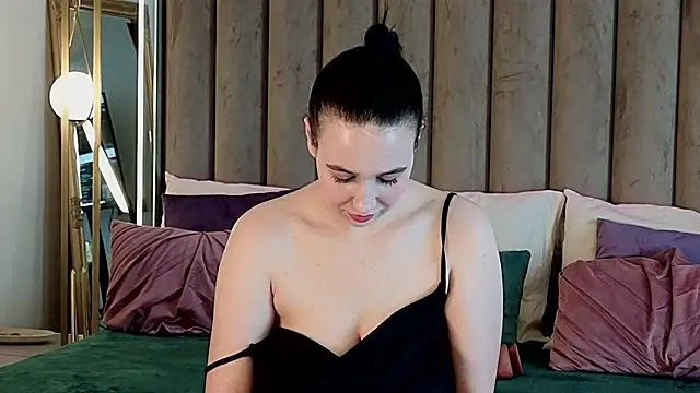 Snapshot of MavisReeve chatting on 04/16/26, 09:54 MavisReeve online show from 04/16/26, 09:54