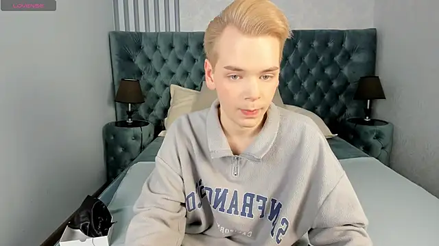 Snapshot of Je_Salvatore chatting on 02/07/26, 07:23 Je Salvatore online show from 02/07/26, 07:23