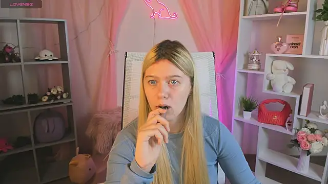 CelestineMauriac online show from 04/11/26, 03:38