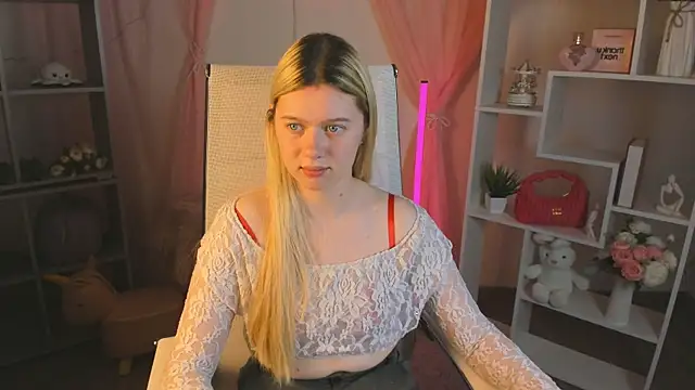 CelestineMauriac online show from 04/15/26, 07:58