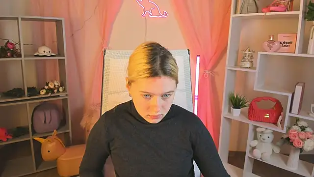 CelestineMauriac online show from 04/17/26, 06:33