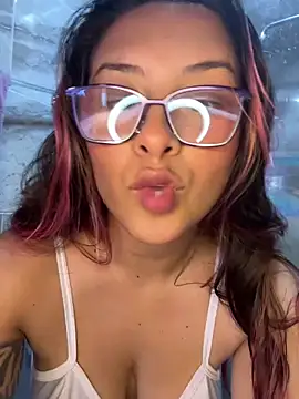 Snapshot of SOPHIIE_LUX_ chatting on 02/14/26, 07:43 SOPHIIE LUX online show from 02/14/26, 07:43