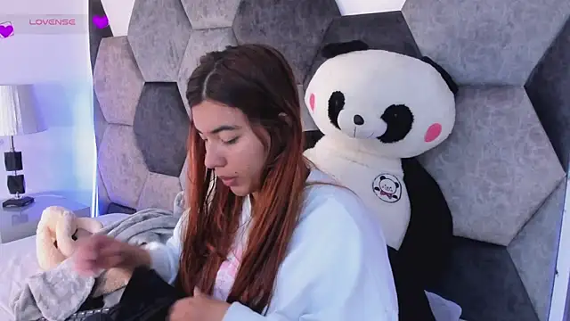 Snapshot of DulceJones chatting on 02/23/26, 08:28 DulceJones online show from 02/23/26, 08:28