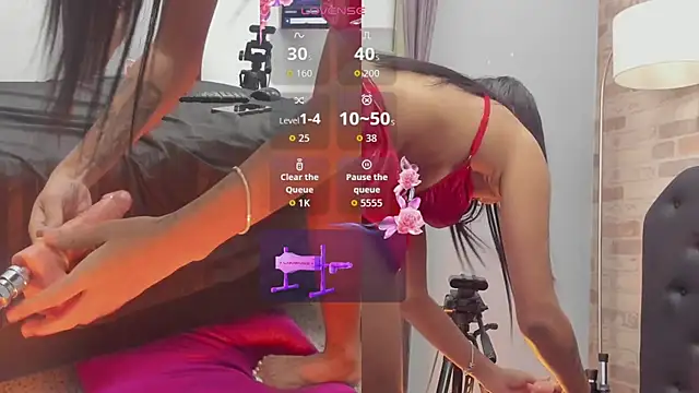 Snapshot of emmagirl0 chatting on 02/13/26, 02:13 emmagirl0 online show from 02/13/26, 02:13