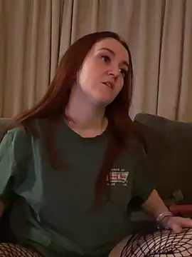 Snapshot of PoppySlut6999 chatting on 02/08/26, 10:02 PoppySlut6999 online show from 02/08/26, 10:02