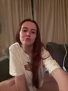 Snapshot of PoppySlut6999 chatting on 02/10/26, 10:03 PoppySlut6999 online show from 02/10/26, 10:03