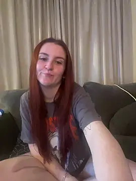 Snapshot of PoppySlut6999 chatting on 02/14/26, 09:44 PoppySlut6999 online show from 02/14/26, 09:44