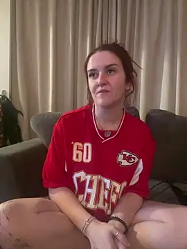 Snapshot of PoppySlut6999 chatting on 02/15/26, 09:33 PoppySlut6999 online show from 02/15/26, 09:33