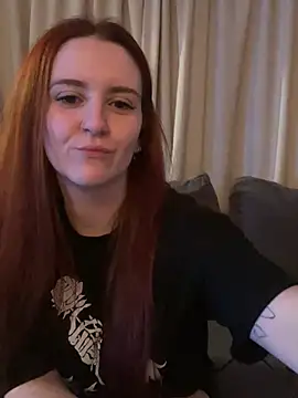 Snapshot of PoppySlut6999 chatting on 02/16/26, 09:33 PoppySlut6999 online show from 02/16/26, 09:33