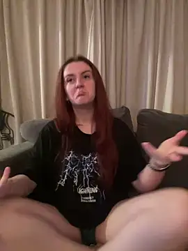 Snapshot of PoppySlut6999 chatting on 02/20/26, 09:48 PoppySlut6999 online show from 02/20/26, 09:48