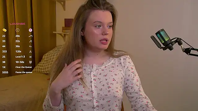 Snapshot of Agatha_Gris chatting on 02/17/26, 11:11 Agatha Gris online show from 02/17/26, 11:11