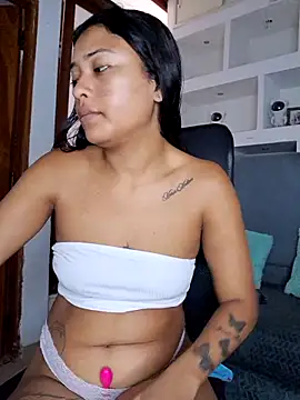 Layla em online show from 03/01/26, 12:18