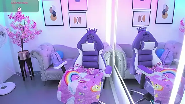 Victoria  doll online show from 05/04/26, 12:23