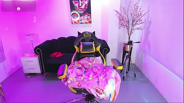 Victoria  doll online show from 05/17/26, 12:12