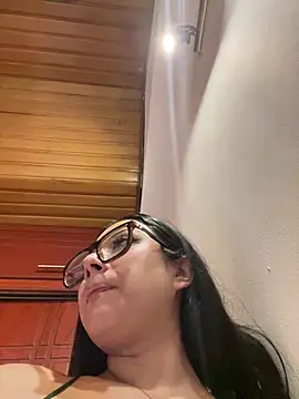 Snapshot of Violetta_pinkk1 chatting on 02/18/26, 04:41 Violetta pinkk1 online show from 02/18/26, 04:41