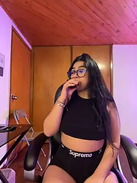 Snapshot of Violetta_pinkk1 chatting on 02/21/26, 04:02 Violetta pinkk1 online show from 02/21/26, 04:02