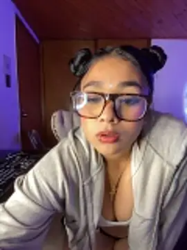 Snapshot of Violetta_pinkk1 chatting on 03/03/26, 04:51 Violetta pinkk1 online show from 03/03/26, 04:51