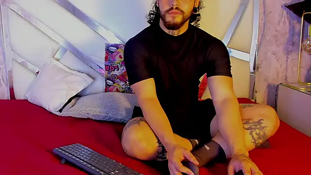 Snapshot of Benny_and_Mark chatting on 02/08/26, 04:05 Benny and Mark online show from 02/08/26, 04:05