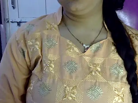 Cute Aliyaa online show from 05/22/26, 12:22