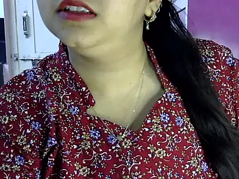 Cute Aliyaa online show from 05/25/26, 10:10