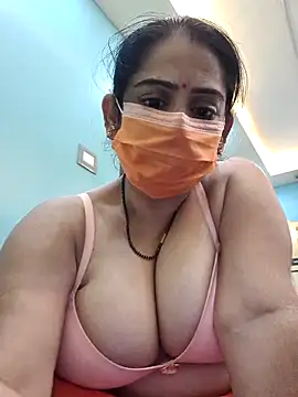 diyam4002 online show from 02/02/26, 07:34