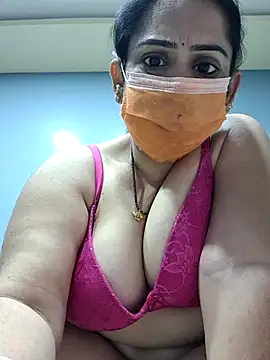 diyam4002 online show from 02/25/26, 09:30