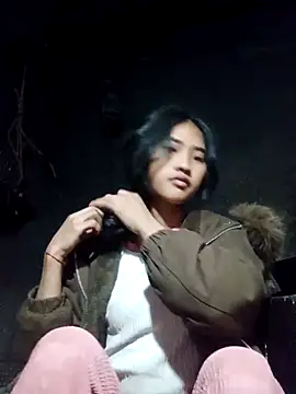 Snapshot of Hoa-tuylip chatting on 02/05/26, 03:11 Hoa-tuylip online show from 02/05/26, 03:11